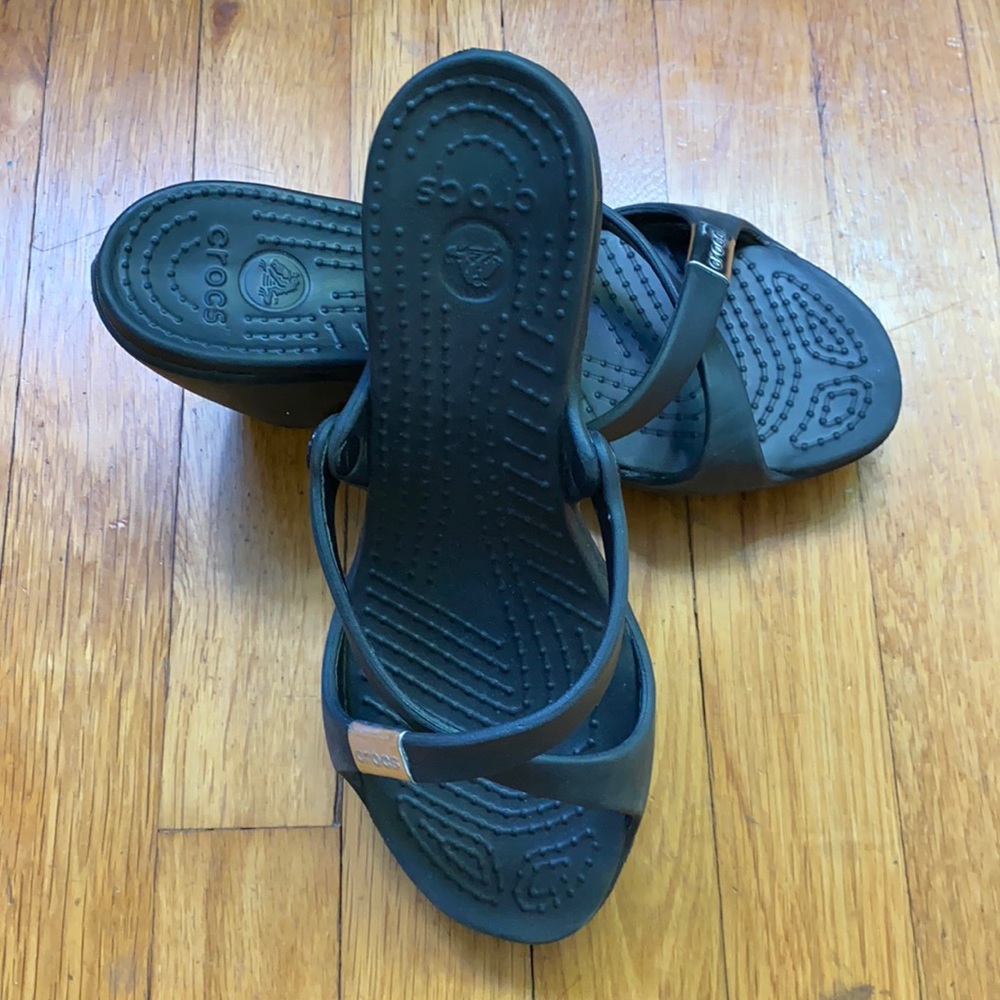 CROCS Cypress, clean and comfy heels in GUC☀️